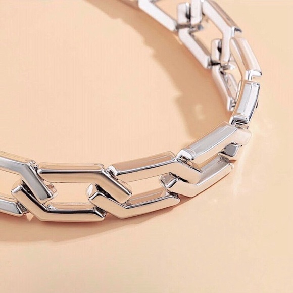 ⚜️[𝟯/$𝟯𝟴]⚜️NEW Big Link Geometric Gold Choker - Picture 6 of 10